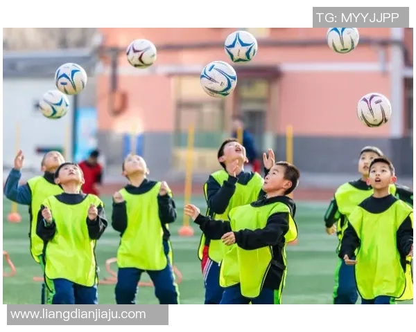 足球明星们纷纷现身迪士尼乐园探秘童年乐趣与梦想之旅 足球明星们纷纷现身迪士尼乐园探秘童年乐趣与梦想之旅