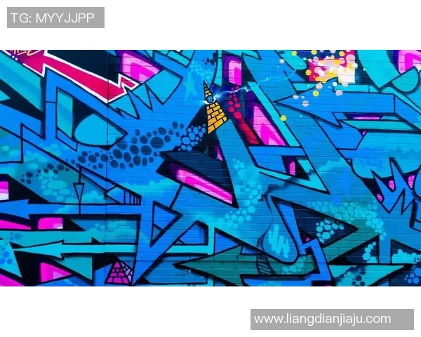 足球明星个性涂鸦鞋子设计展现独特风格与运动激情 足球明星个性涂鸦鞋子设计展现独特风格与运动激情