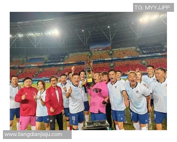 全员足球明星合照头像展现团队精神与友谊的完美瞬间