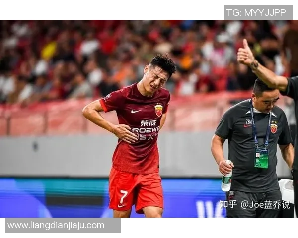 揭晓哪个足球明星在场外表现最差引发争议的真实原因与影响 揭晓哪个足球明星在场外表现最差引发争议的真实原因与影响