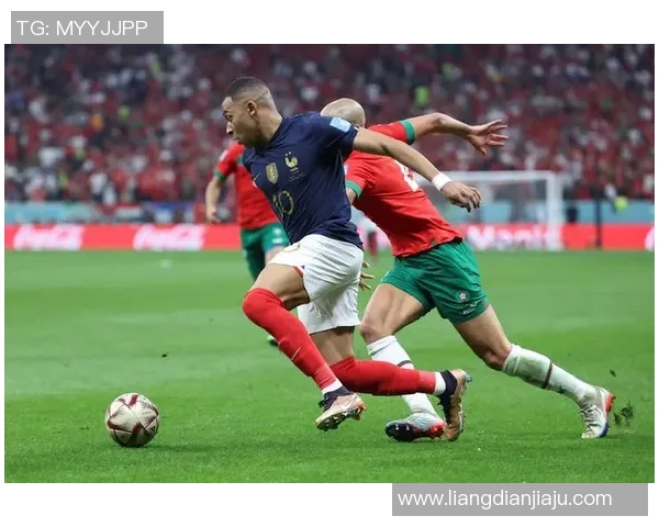 足球巨星传奇:从绿茵场到人生巅峰的奋斗与荣耀传记 足球巨星传奇:从绿茵场到人生巅峰的奋斗与荣耀传记