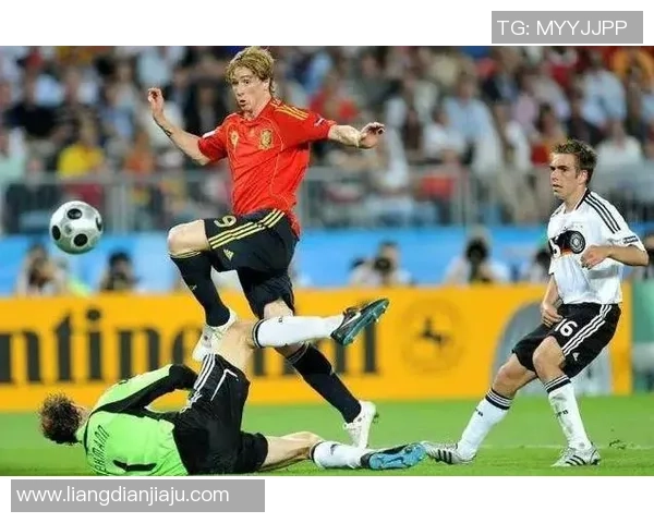 19年退役足球明星的传奇人生与赛场背后的故事揭秘