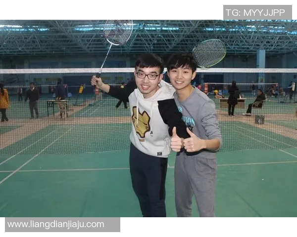 赛后分析：杭州羽毛球队与成都羽毛球队的团队协作与战术对比探讨